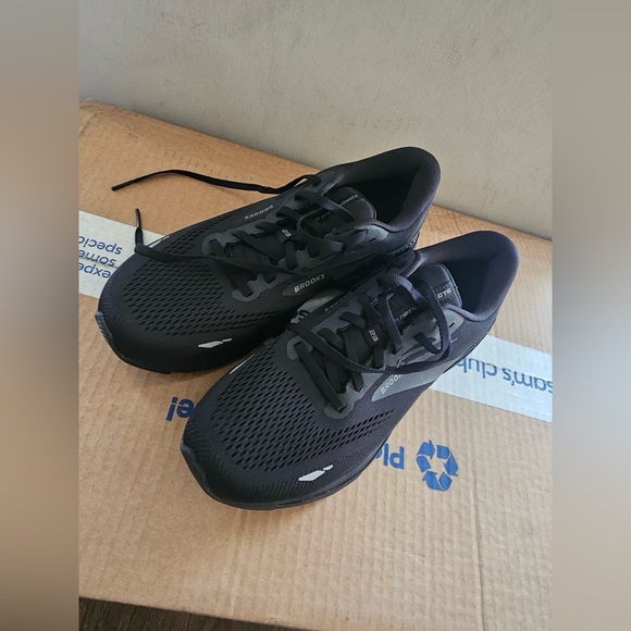 Basically BRAND NEW Brooks Men's Adrenaline GTS 23 in Black/Ebony - Picture 2 of 6